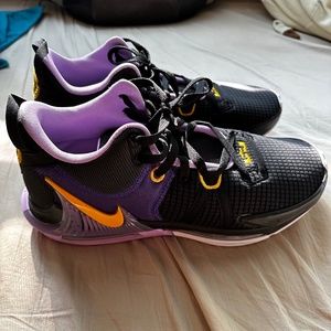 LeBron Witness 7 US 11